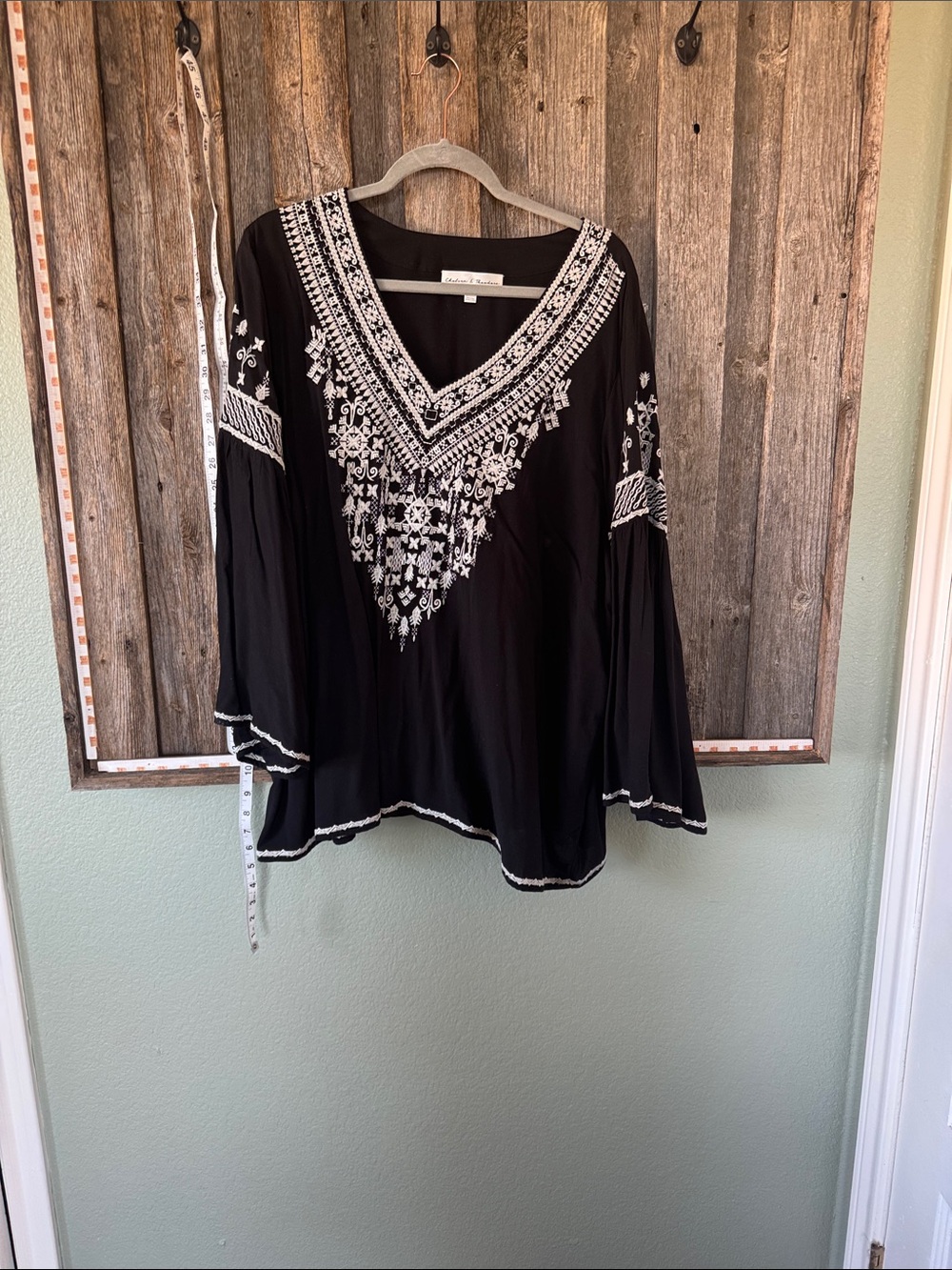 Chelsea & Theodore Black Embroidered Boho Split V-Neck Tunic Top 2X